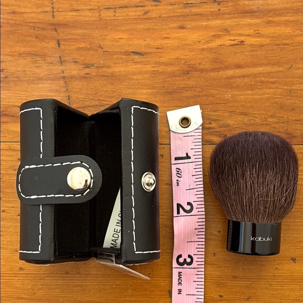 Beauty 360 NWT | Kabuki Brush with Black Leather Case - Picture 6 of 11